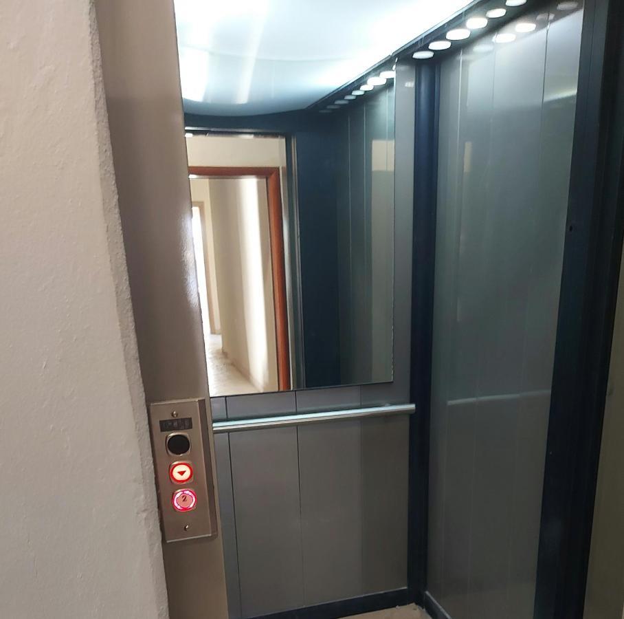Bral Apartment 3 Durres Bagian luar foto